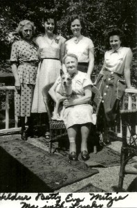 1944 - Hildur, Betty, Eva, Mitzie, Ellen with Lucky
